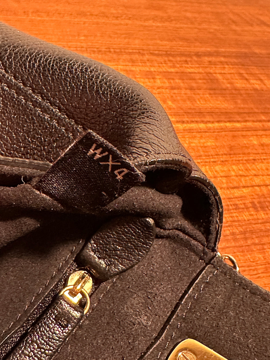 Mulberry Lily Black Small Classic Grain Crossbody