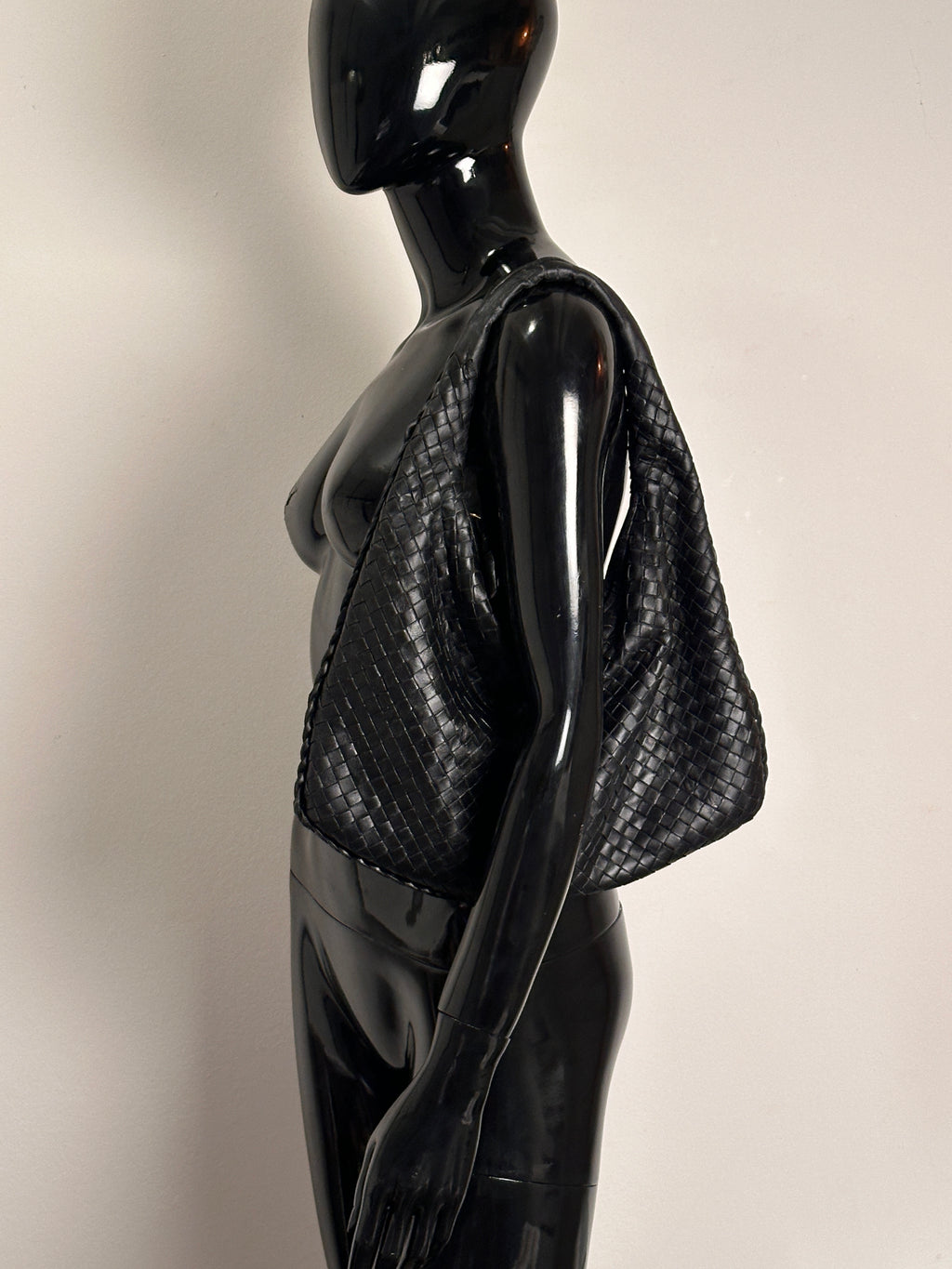 Bottega Veneta Vintage Black Medium Veneta