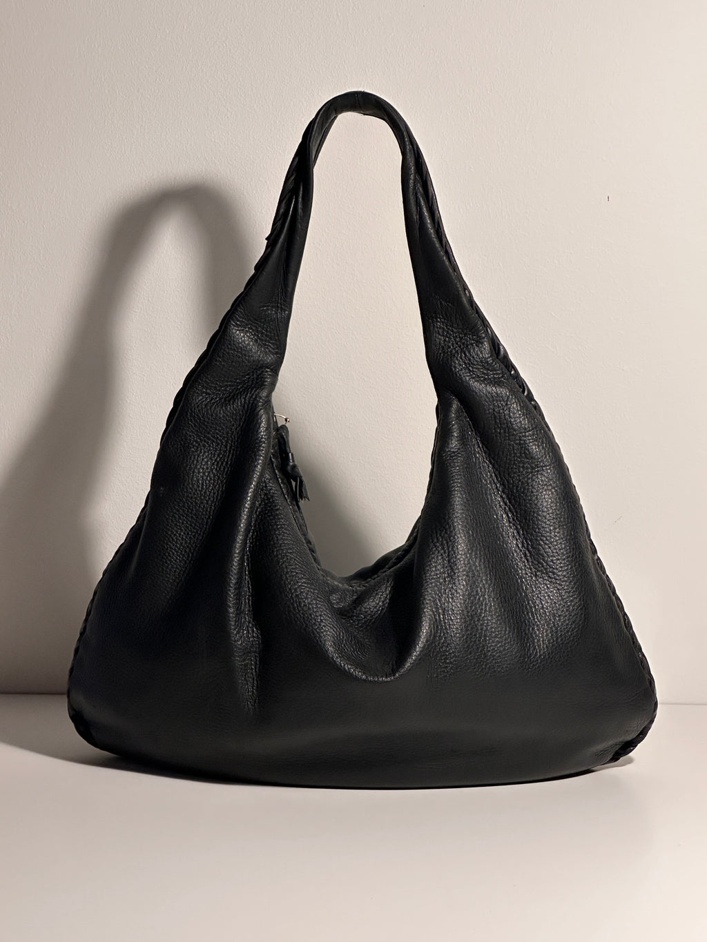Bottega Veneta Vintage Black Medium Veneta Shoulderbag