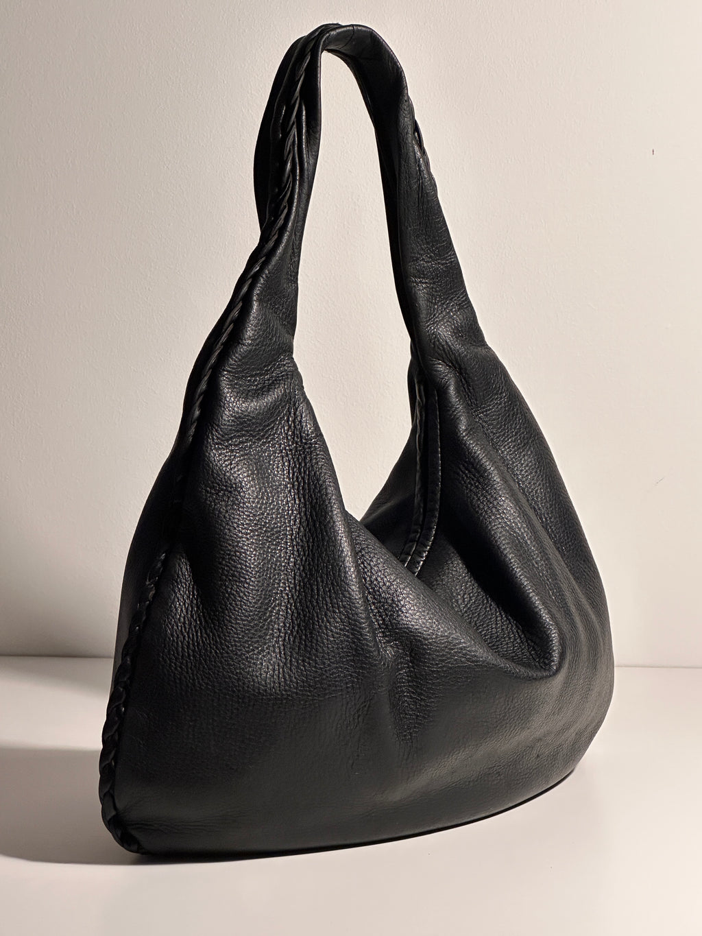 Bottega Veneta Vintage Black Medium Veneta Shoulderbag